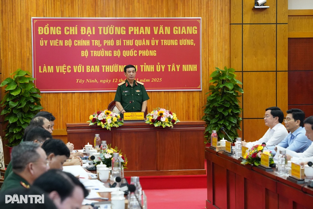 Đại tướng Phan Văn Giang làm việc với Ban Thường vụ Tỉnh ủy Tây Ninh - 1 Đại tướng Phan Văn Giang làm việc với Ban Thường vụ Tỉnh ủy Tây Ninh - 1