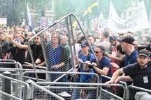 Nhiều nước tái phong tỏa, chiến đấu với biến thể Delta lan như "cháy rừng"