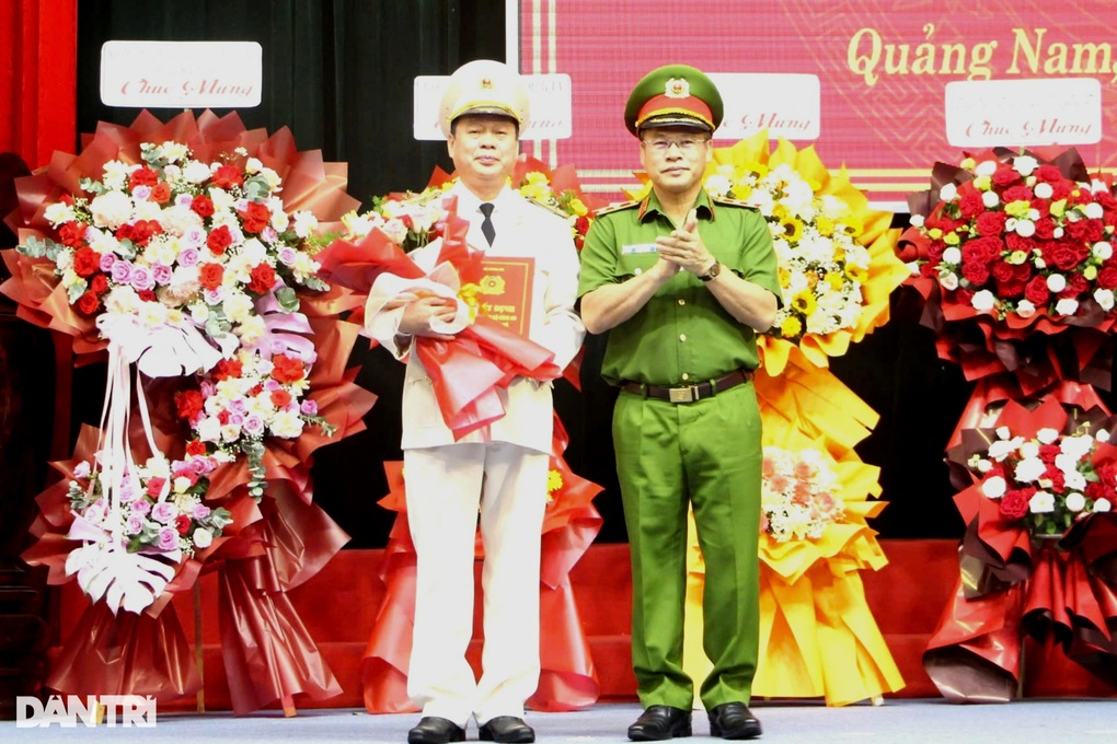 Giám đốc Công an tỉnh Quảng Nam được thăng hàm Thiếu tướng - 1 Giám đốc Công an tỉnh Quảng Nam được thăng hàm Thiếu tướng - 1