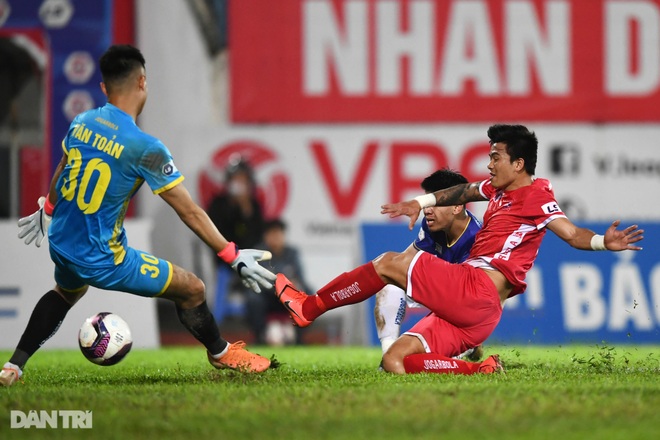 Người hùng Tấn Trường giúp CLB Hà Nội có 3 điểm đầu tiên ở V-League - 18 Người hùng Tấn Trường giúp CLB Hà Nội có 3 điểm đầu tiên ở V-League - 18