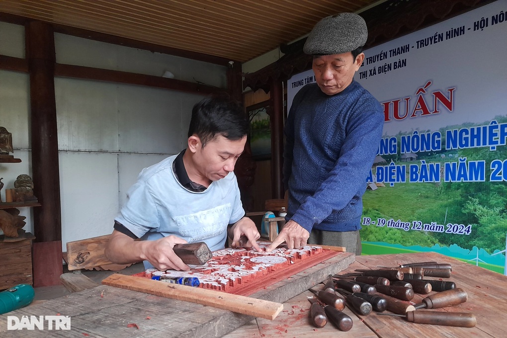 Nửa thế kỷ truyền nghề chưa một lần thu học phí của lão nghệ nhân làng mộc - 1 Nửa thế kỷ truyền nghề chưa một lần thu học phí của lão nghệ nhân làng mộc - 1