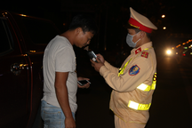 Vụ giám đốc sở say xỉn khai là lao động tự do: CSGT tự ghi?