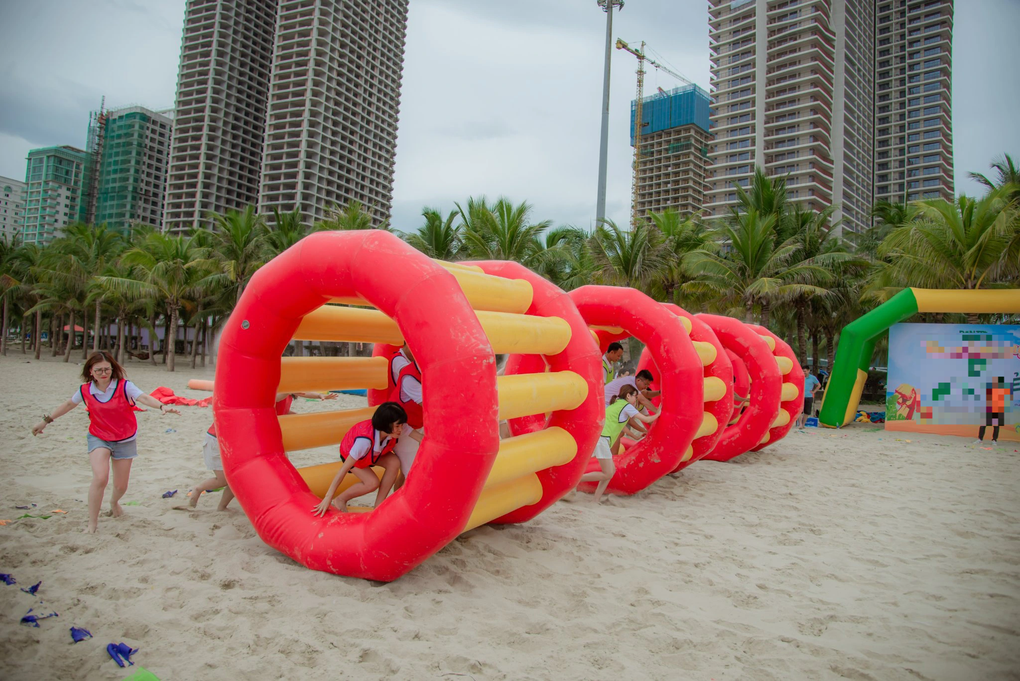 Kinh hãi trò chơi team building gợi dục đổi lấy những tràng cười vô bổ - 1 Kinh hãi trò chơi team building gợi dục đổi lấy những tràng cười vô bổ - 1