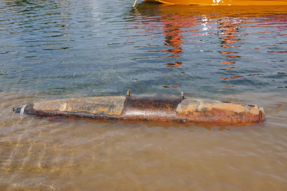 Quả bom nặng hơn 200 kg còn nguyên kíp nổ phát lộ trên sông Gianh - 1 Quả bom nặng hơn 200 kg còn nguyên kíp nổ phát lộ trên sông Gianh - 1