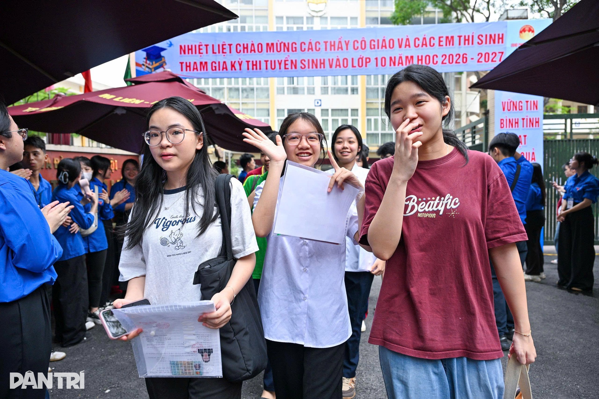 Sĩ tử Hà Nội tự tin, quyết tâm giành điểm cao ở kỳ thi vào lớp 10 - 1 Sĩ tử Hà Nội tự tin, quyết tâm giành điểm cao ở kỳ thi vào lớp 10 - 1