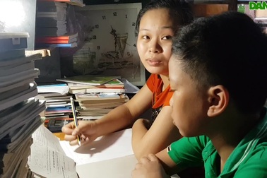 Thắt lòng hai chị em chưa đầy 2 năm mất cả bố lẫn mẹ