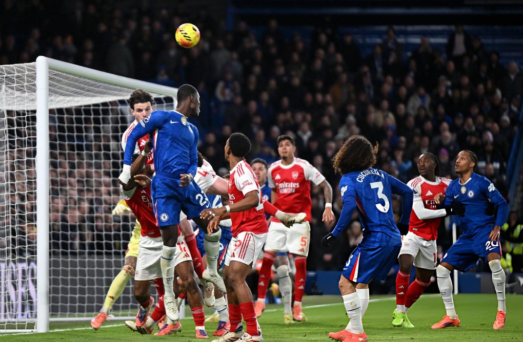 Chelsea překonala potíže i přes oslabení a donutila Arsenal dělit se o body - 2 Chelsea vượt khó trong thế thiếu người, buộc Arsenal chia điểm - 2