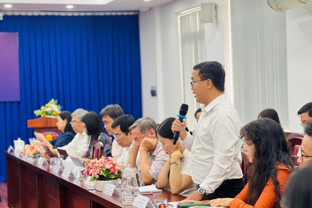 Giám đốc ĐH Quốc gia TPHCM kể thời lương 3 triệu, được cho 60 triệu đồng - 3 Giám đốc ĐH Quốc gia TPHCM kể thời lương 3 triệu, được cho 60 triệu đồng - 3