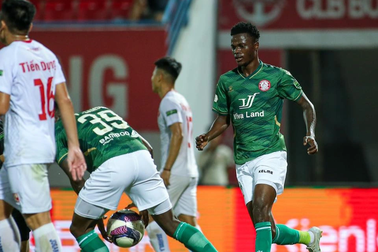 HLV Trương Việt Hoàng ra mắt, CLB TPHCM cùng Hải Phòng rượt đuổi tỷ số