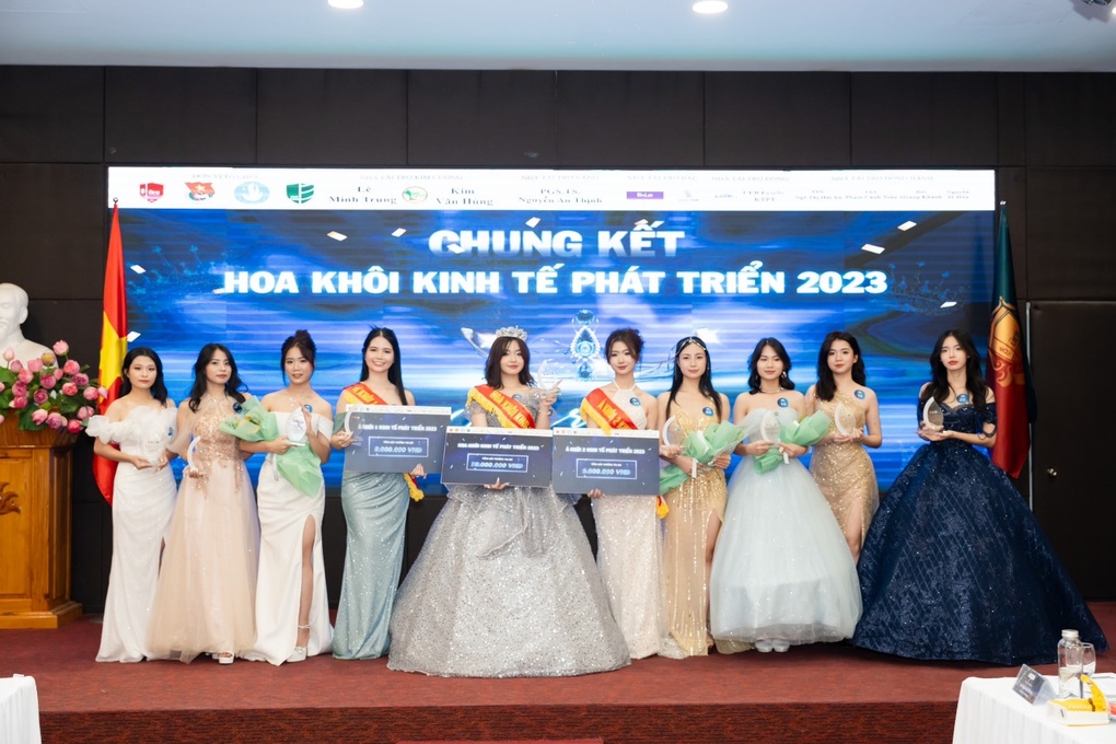 Hoa khôi sinh viên Kinh tế phát triển là Tiktoker 700.000 lượt theo dõi - 3 Hoa khôi sinh viên Kinh tế phát triển là Tiktoker 700.000 lượt theo dõi - 3