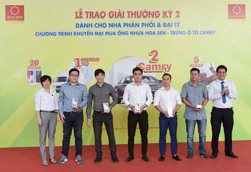 Tập đoàn Hoa Sen trao thưởng “khủng” đợt 2 cho các nhà phân phối, đại lý - 3 Tập đoàn Hoa Sen trao thưởng “khủng” đợt 2 cho các nhà phân phối, đại lý - 3