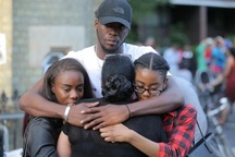 Nỗi đau chồng chất sau vụ cháy chung cư 24 tầng ở London