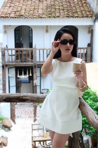 Nhan sắc xinh đẹp của nữ Thượng úy thuyết minh giọng miền Nam ở đại lễ A80 - 10