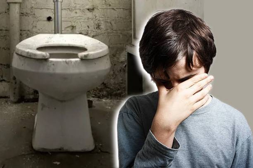 Nhà vệ sinh như phim kinh dị khiến học sinh Anh sợ đến trường - 1 Nhà vệ sinh như phim kinh dị khiến học sinh Anh sợ đến trường - 1