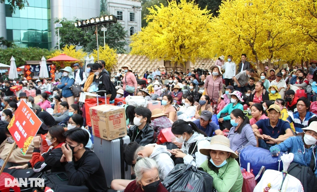 Nữ sinh phóng xe máy 600 cây số về Tết, cha mẹ nuốt không trôi cơm - 2