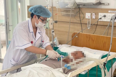 8 người ngộ độc rượu pha cồn công nghiệp, có trường hợp tử vong