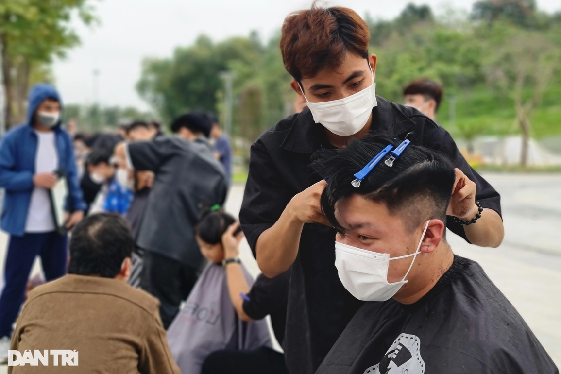 Nhóm bạn trẻ và hành trình 8 năm cắt tóc miễn phí - 8 Nhóm bạn trẻ và hành trình 8 năm cắt tóc miễn phí - 8