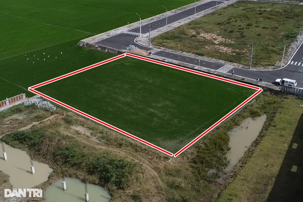 Phù phép hơn 1.600m2 đất của dân vào tay doanh nghiệp - 3 Phù phép hơn 1.600m2 đất của dân vào tay doanh nghiệp - 3