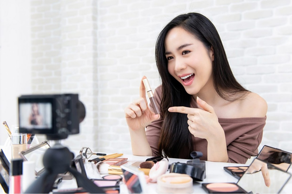 Sự hào nhoáng và thực tế của nghề thu nhập triệu USD của giới sao - 2 Sự hào nhoáng và thực tế của nghề thu nhập triệu USD của giới sao - 2