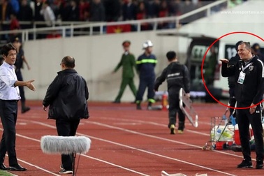 HLV thủ môn Thái Lan nhận án phạt như thế nào nếu “có tội”?