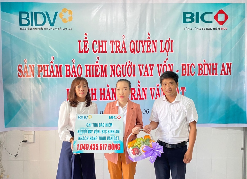 BIC trao hơn một tỷ đồng quyền lợi bảo hiểm cho khách hàng tại Bến Tre - 1 BIC trao hơn một tỷ đồng quyền lợi bảo hiểm cho khách hàng tại Bến Tre - 1