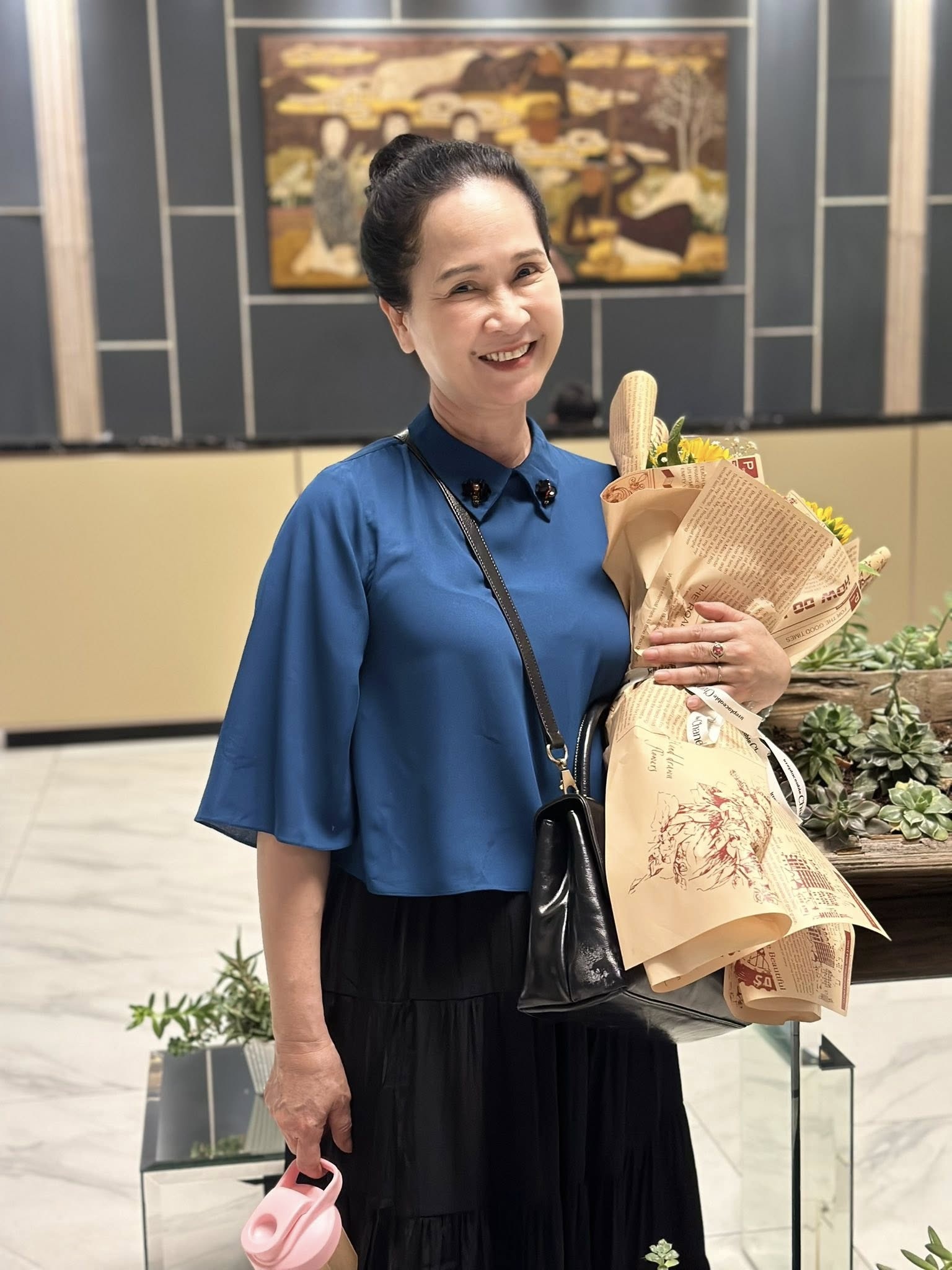 NSND Lan Hương Dịu dàng màu nắng: Không sợ ném đá, làm bạn với con dâu - 5 NSND Lan Hương Dịu dàng màu nắng: Không sợ ném đá, làm bạn với con dâu - 5