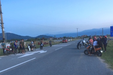 Đâm vào cột biển báo, 2 học sinh tử vong thương tâm