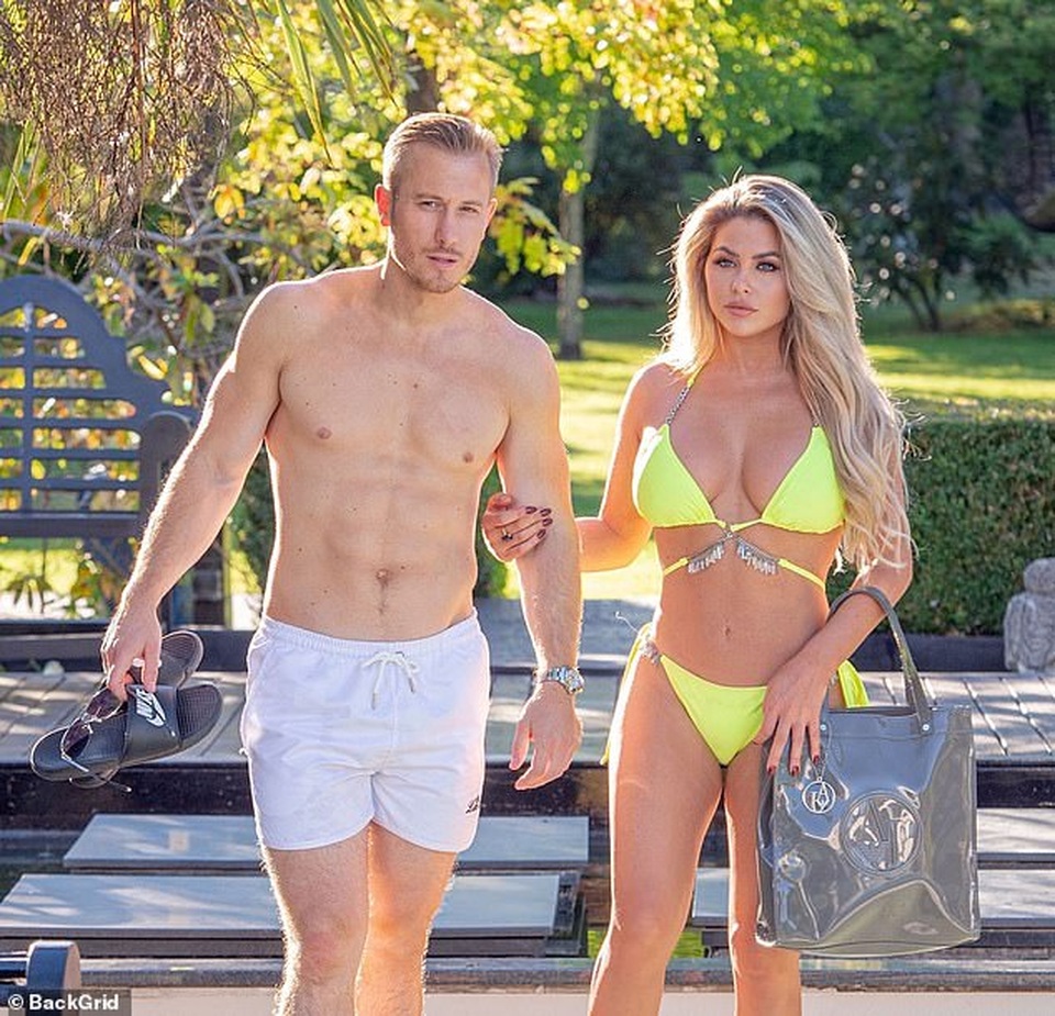 Bianca Gascoigne hạnh phúc bên bồ mới - 1 Bianca Gascoigne hạnh phúc bên bồ mới - 1