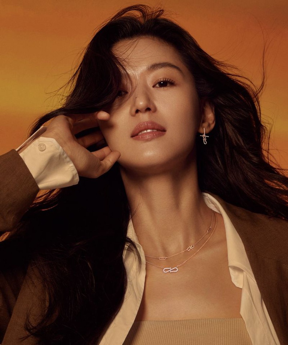 Mợ chảnh Jeon Ji Hyun đẹp xuất sắc ở tuổi 39 - 5 Mợ chảnh Jeon Ji Hyun đẹp xuất sắc ở tuổi 39 - 5