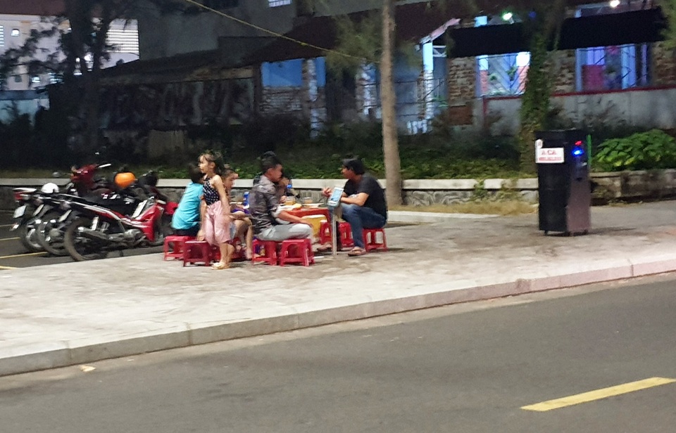 Loa karaoke di động tra tấn người dân và du khách tại Phú Yên - 2 Loa karaoke di động tra tấn người dân và du khách tại Phú Yên - 2