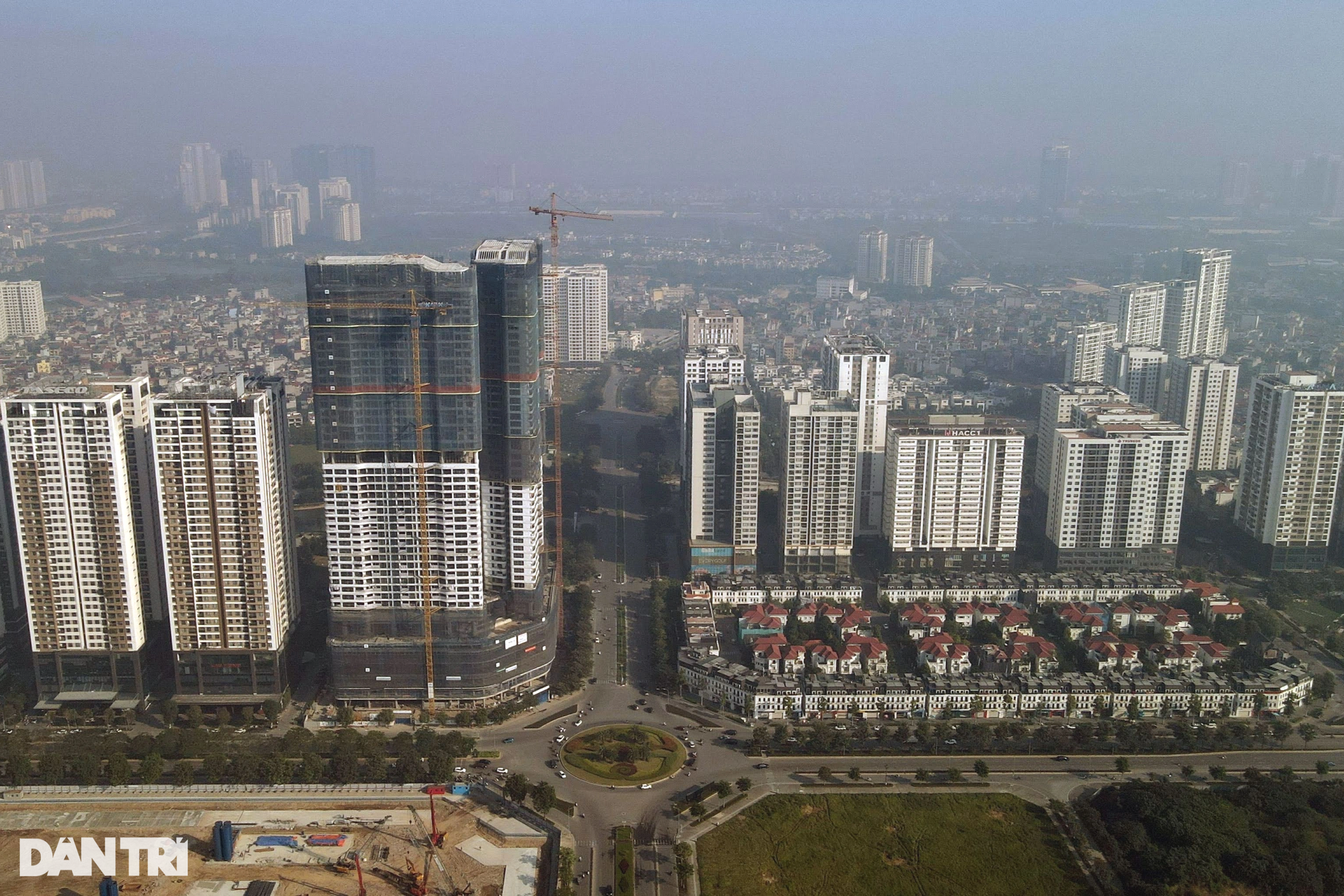Cận cảnh đất xây trường học bỏ hoang tại nhiều khu đô thị đông dân ở Hà Nội - 1 Cận cảnh đất xây trường học bỏ hoang tại nhiều khu đô thị đông dân ở Hà Nội - 1