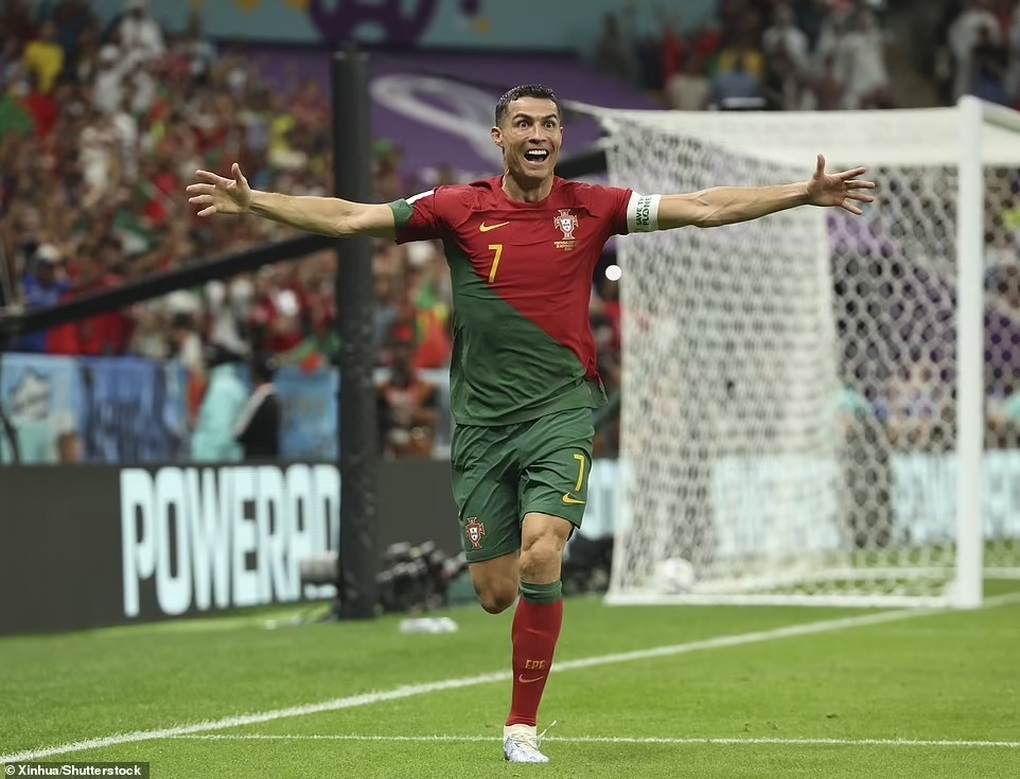 Ronaldo hai lần lỡ cơ hội lập kỷ lục trong chiến thắng của Bồ Đào Nha - 2 Ronaldo hai lần lỡ cơ hội lập kỷ lục trong chiến thắng của Bồ Đào Nha - 2