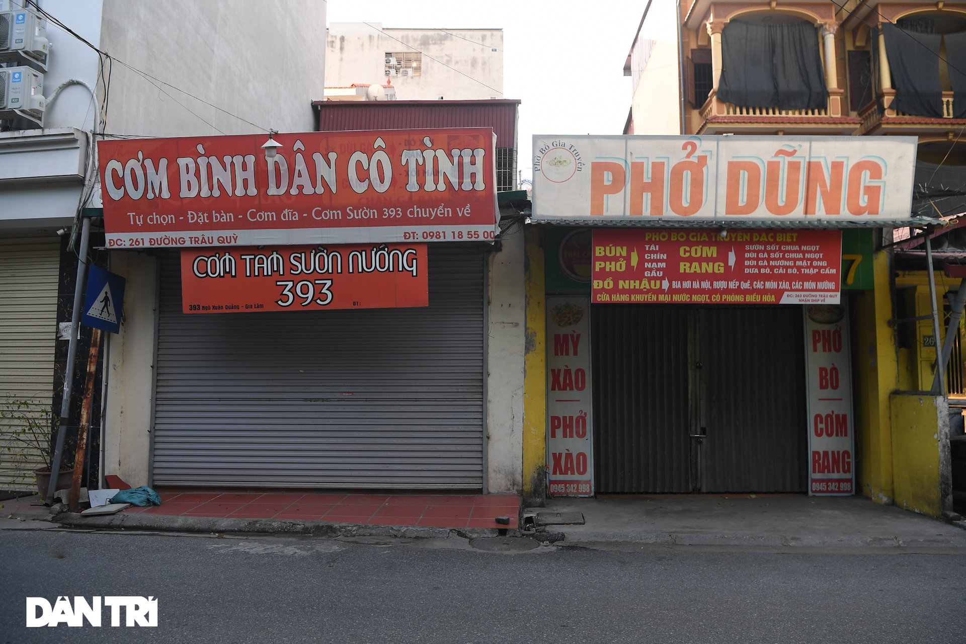 Hà Nội: Ùn tắc phương tiện ở chốt vùng đỏ, mở lại hàng quán tại vùng xanh - 8 Hà Nội: Ùn tắc phương tiện ở chốt vùng đỏ, mở lại hàng quán tại vùng xanh - 8