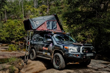 Ông bố ưa xê dịch bỏ 800 triệu độ "nhà di động" đưa gia đình đi du lịch