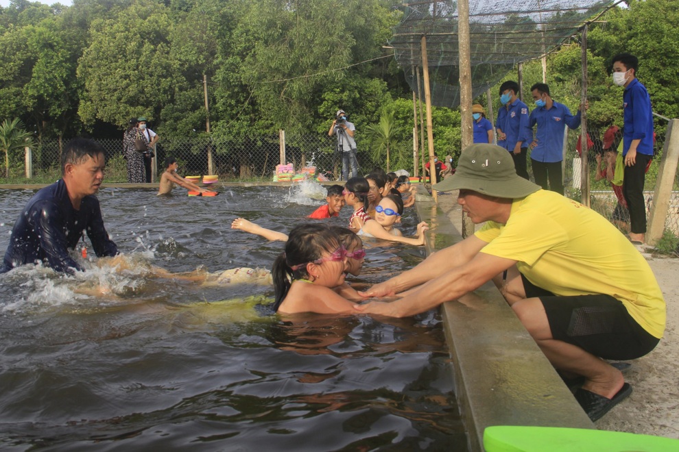 Quảng Trị: Lớp học bơi đặc biệt dành cho trẻ khuyết tật ở vùng rốn lũ - 5 Quảng Trị: Lớp học bơi đặc biệt dành cho trẻ khuyết tật ở vùng rốn lũ - 5
