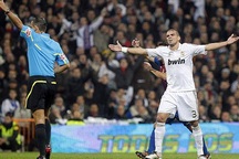 Pepe: “Tôi không hề cố ý dẫm lên tay Messi”