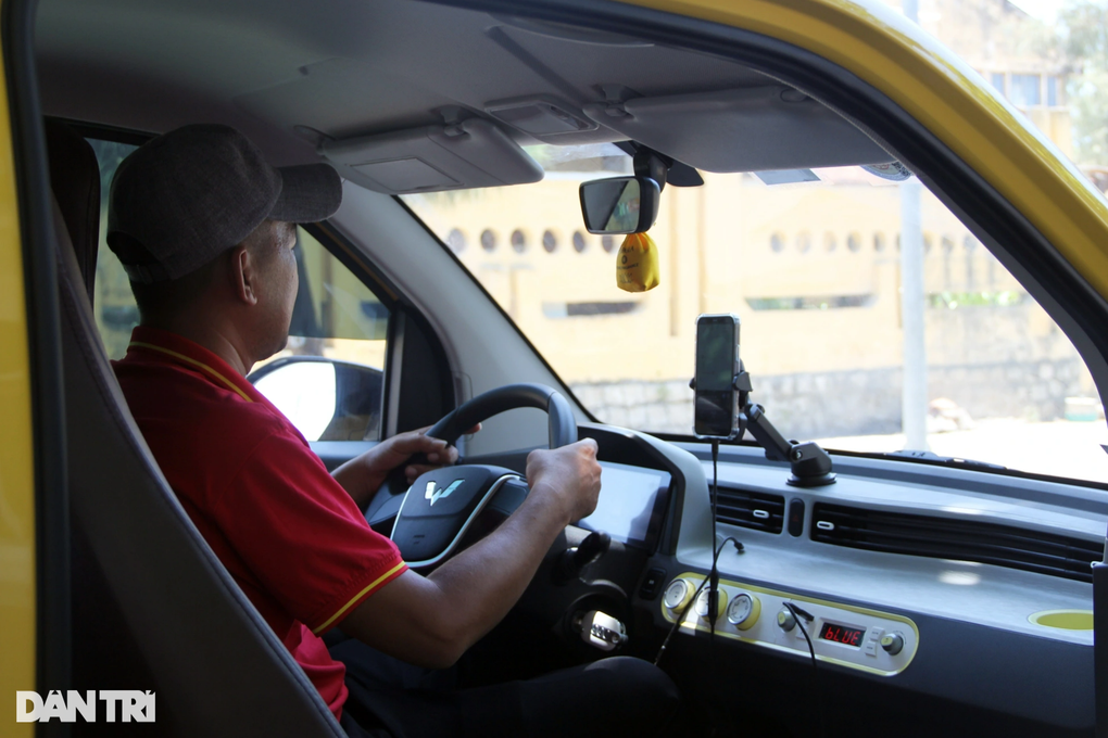 Dùng ô tô điện mini để chạy taxi với giá cước 8.000 đồng mỗi km - 2 Dùng ô tô điện mini để chạy taxi với giá cước 8.000 đồng mỗi km - 2
