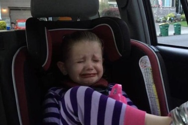 Bé gái 4 tuổi "đốn tim" người xem khi khóc nức nở vì ông Obama sắp mãn nhiệm