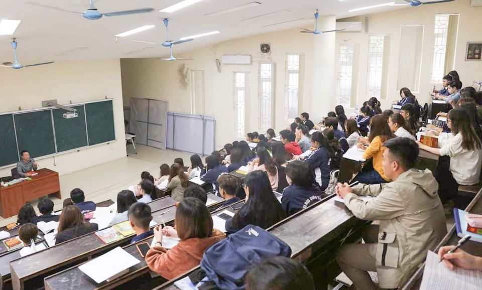 Những sinh viên đầu tiên trở lại trường sau kỳ nghỉ vì covid-19 - 20