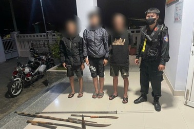 Cảnh sát nổ súng trấn áp nhóm thanh thiếu niên mang hung khí ở Ninh Thuận