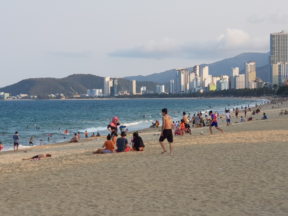 Nha Trang lập chốt, yêu cầu người dân không tụ tập trên bãi biển - 7 Nha Trang lập chốt, yêu cầu người dân không tụ tập trên bãi biển - 7