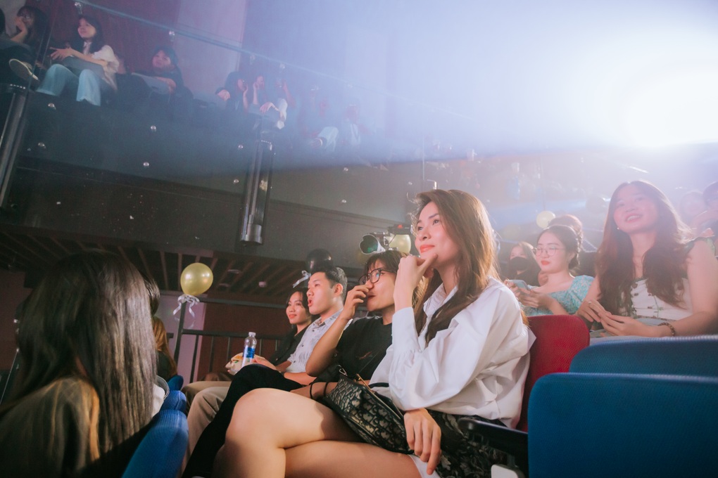 Võ Việt Phương hát gây quỹ gần 100 triệu đồng, nói về tin đồn là rich kid - 2 Võ Việt Phương hát gây quỹ gần 100 triệu đồng, nói về tin đồn là rich kid - 2