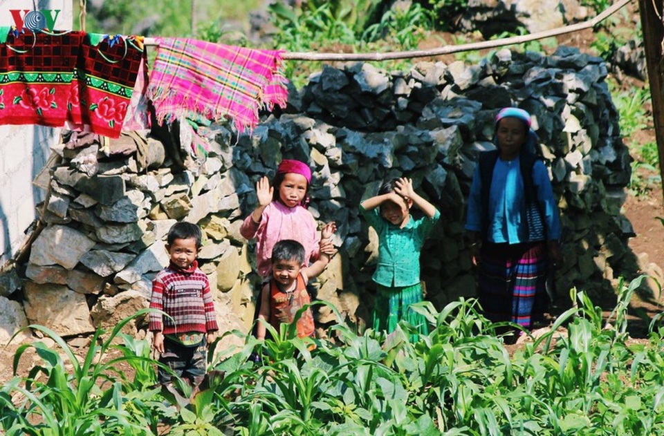 Người dân tộc thân thiện, mến khách nơi cao nguyên đá Hà Giang - 7 Người dân tộc thân thiện, mến khách nơi cao nguyên đá Hà Giang - 7