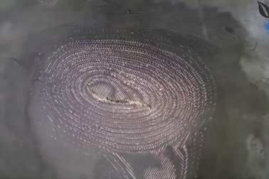 Ngỡ ngàng với quá trình vá một chiếc lốp xe tải khổng lồ