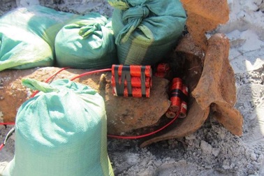 Tá hỏa phát hiện bom “khủng” khi làm rẫy