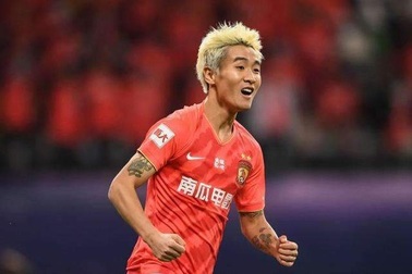 Tiền đạo Trung Quốc tuyên bố đá không hết sức cũng thắng tuyển Việt Nam