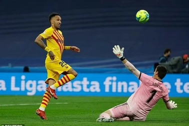 Thắng đậm Real Madrid, Barcelona liệu có cơ hội vô địch La Liga?