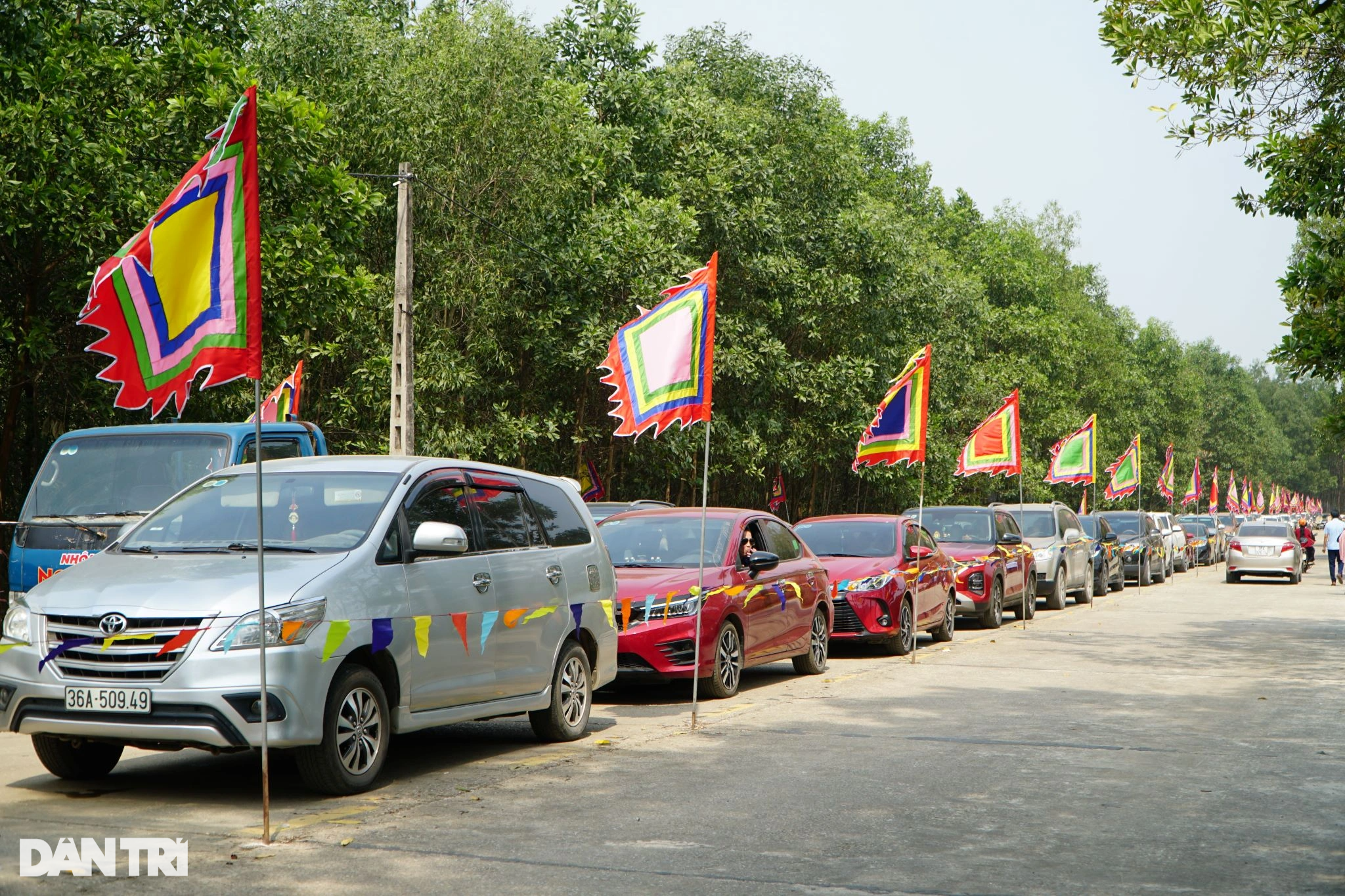 Đền Nưa - Am Tiên đông nghịt trong ngày mở cổng trời - 1