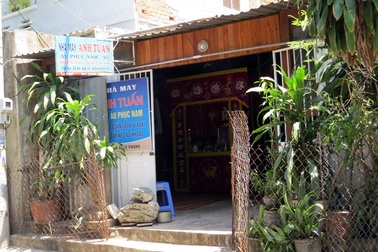 Vụ em trai chôn thi thể chị gái trong nhà: Chính quyền nói gì?