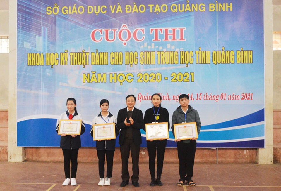 Thiết bị cảnh báo mực nước thông minh đầy sáng tạo của học sinh vùng lũ - 2 Thiết bị cảnh báo mực nước thông minh đầy sáng tạo của học sinh vùng lũ - 2